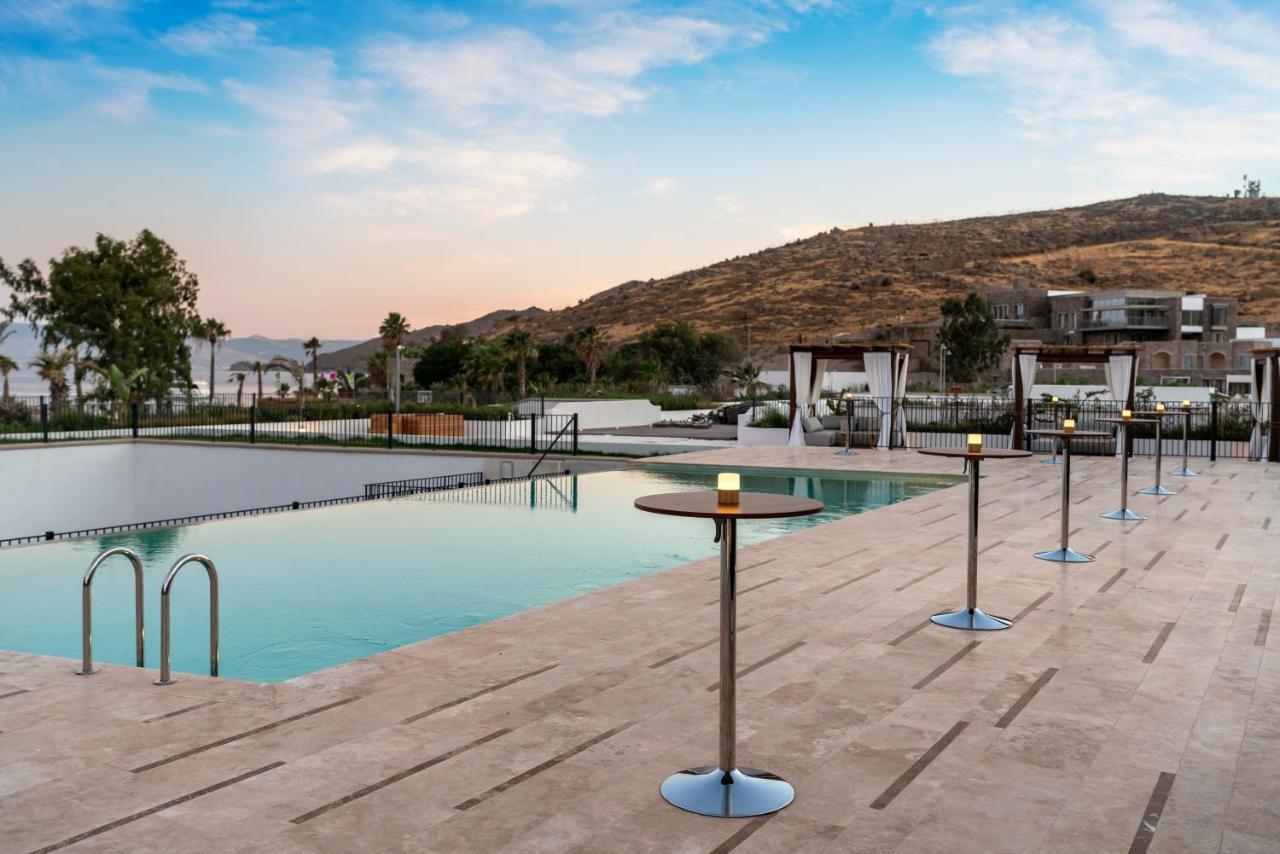 Radisson Collection Hotel, Bodrum Akyarlar Exteriör bild The pool at the hotel